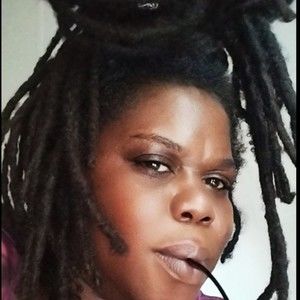 Meet your Posher, Lydia